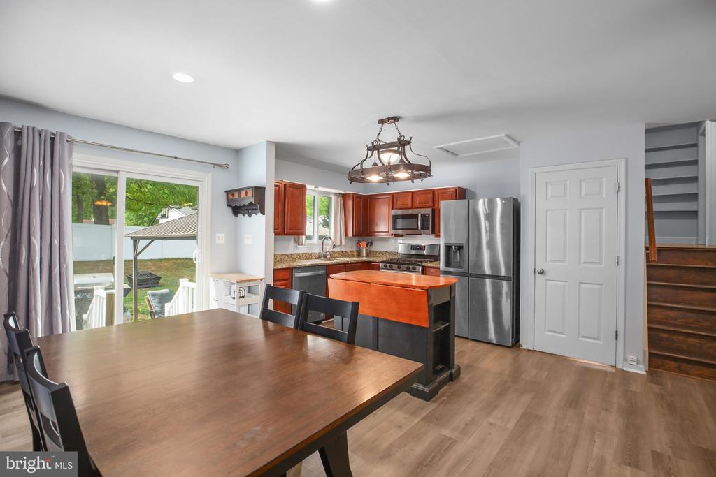 6032 WINDSOR DR, FREDERICKSBURG, Virginia 22407, 3 Bedrooms Bedrooms, ,3 BathroomsBathrooms,Residential,6032 WINDSOR DR,VASP2041132 MLS # VASP2041132