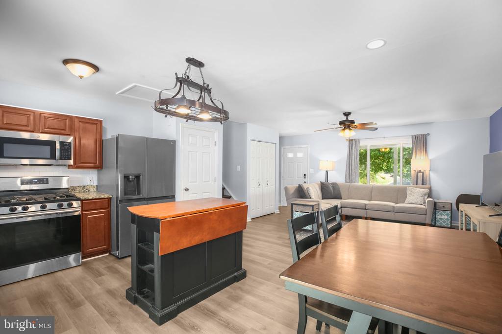 6032 WINDSOR DR, FREDERICKSBURG, Virginia 22407, 3 Bedrooms Bedrooms, ,3 BathroomsBathrooms,Residential,6032 WINDSOR DR,VASP2041132 MLS # VASP2041132