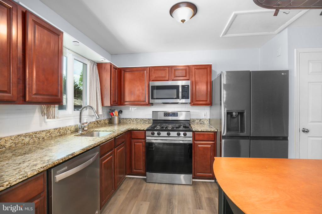 6032 WINDSOR DR, FREDERICKSBURG, Virginia 22407, 3 Bedrooms Bedrooms, ,3 BathroomsBathrooms,Residential,6032 WINDSOR DR,VASP2041132 MLS # VASP2041132