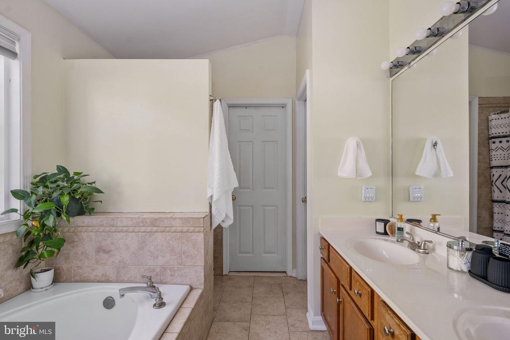 10127 NEW SCOTLAND DR, FREDERICKSBURG, Virginia 22408, 4 Bedrooms Bedrooms, ,3 BathroomsBathrooms,Residential,10127 NEW SCOTLAND DR,VASP2041282 MLS # VASP2041282