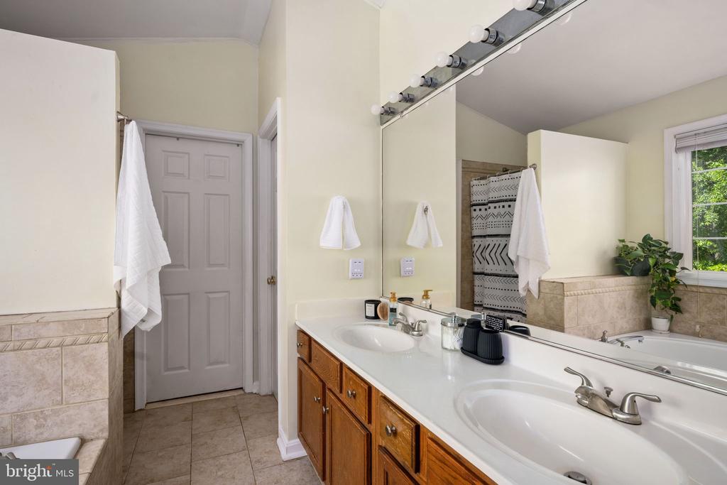 10127 NEW SCOTLAND DR, FREDERICKSBURG, Virginia 22408, 4 Bedrooms Bedrooms, ,3 BathroomsBathrooms,Residential,10127 NEW SCOTLAND DR,VASP2041282 MLS # VASP2041282