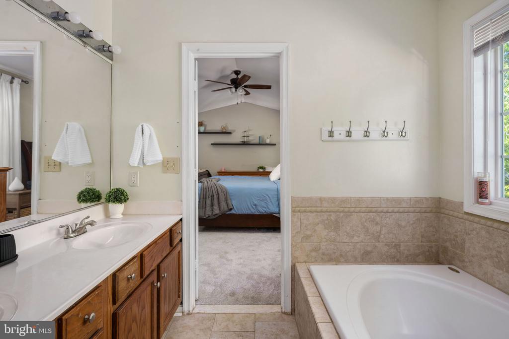 10127 NEW SCOTLAND DR, FREDERICKSBURG, Virginia 22408, 4 Bedrooms Bedrooms, ,3 BathroomsBathrooms,Residential,10127 NEW SCOTLAND DR,VASP2041282 MLS # VASP2041282