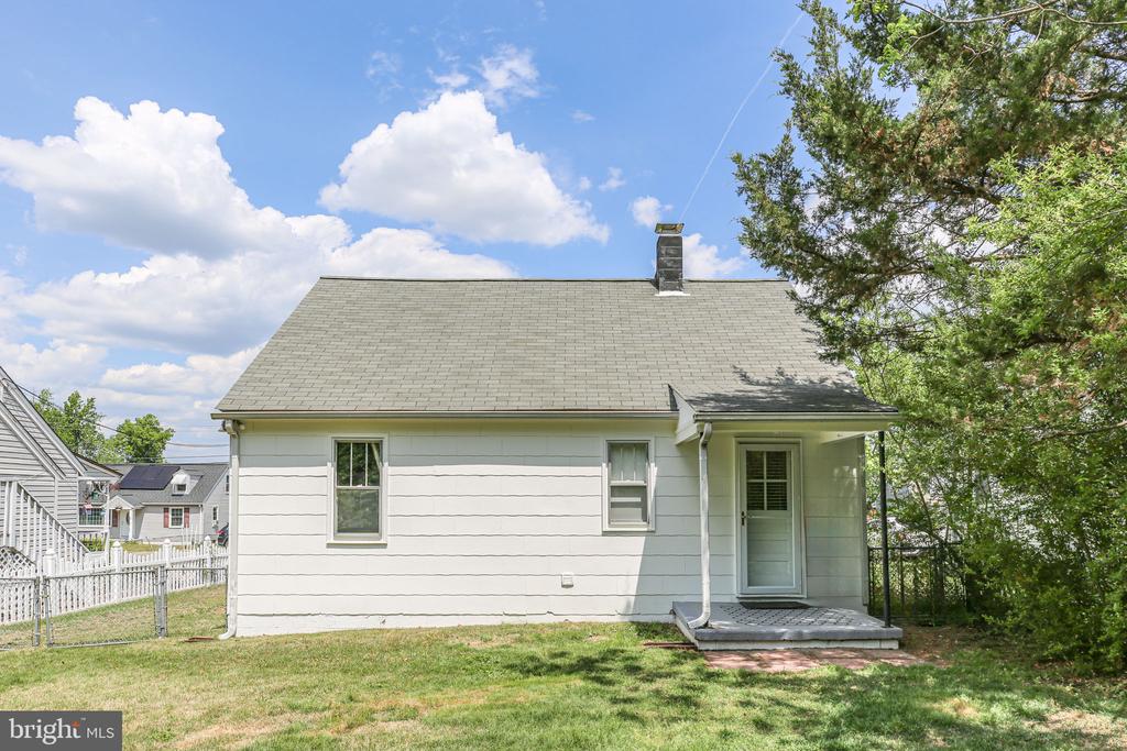 113 HILL ST, FREDERICKSBURG, Virginia 22408, 2 Bedrooms Bedrooms, ,1 BathroomBathrooms,Residential,113 HILL ST,VASP2033052 MLS # VASP2033052