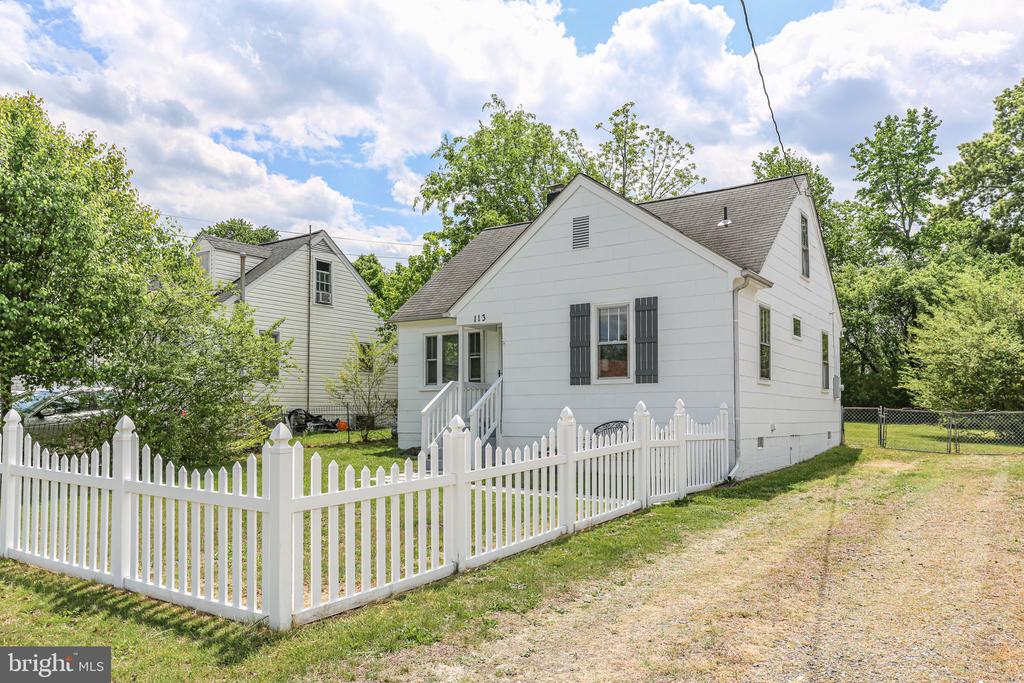 113 HILL ST, FREDERICKSBURG, Virginia 22408, 2 Bedrooms Bedrooms, ,1 BathroomBathrooms,Residential,113 HILL ST,VASP2033052 MLS # VASP2033052