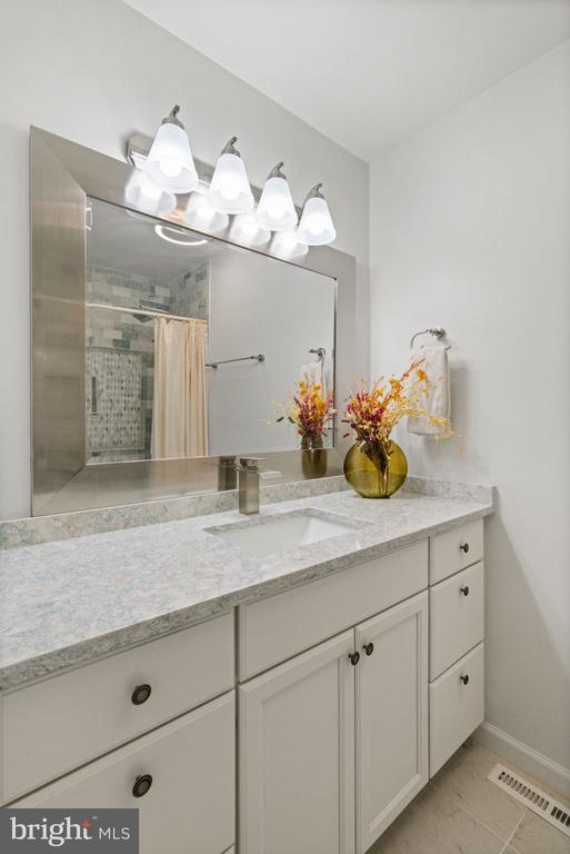 103 INDIAN HILLS RD, LOCUST GROVE, Virginia 22508, 5 Bedrooms Bedrooms, ,3 BathroomsBathrooms,Residential,103 INDIAN HILLS RD,VAOR2013908 MLS # VAOR2013908