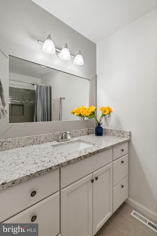 103 INDIAN HILLS RD, LOCUST GROVE, Virginia 22508, 5 Bedrooms Bedrooms, ,3 BathroomsBathrooms,Residential,103 INDIAN HILLS RD,VAOR2013908 MLS # VAOR2013908