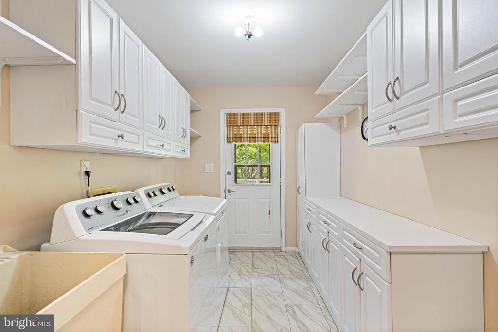 103 INDIAN HILLS RD, LOCUST GROVE, Virginia 22508, 5 Bedrooms Bedrooms, ,3 BathroomsBathrooms,Residential,103 INDIAN HILLS RD,VAOR2013908 MLS # VAOR2013908