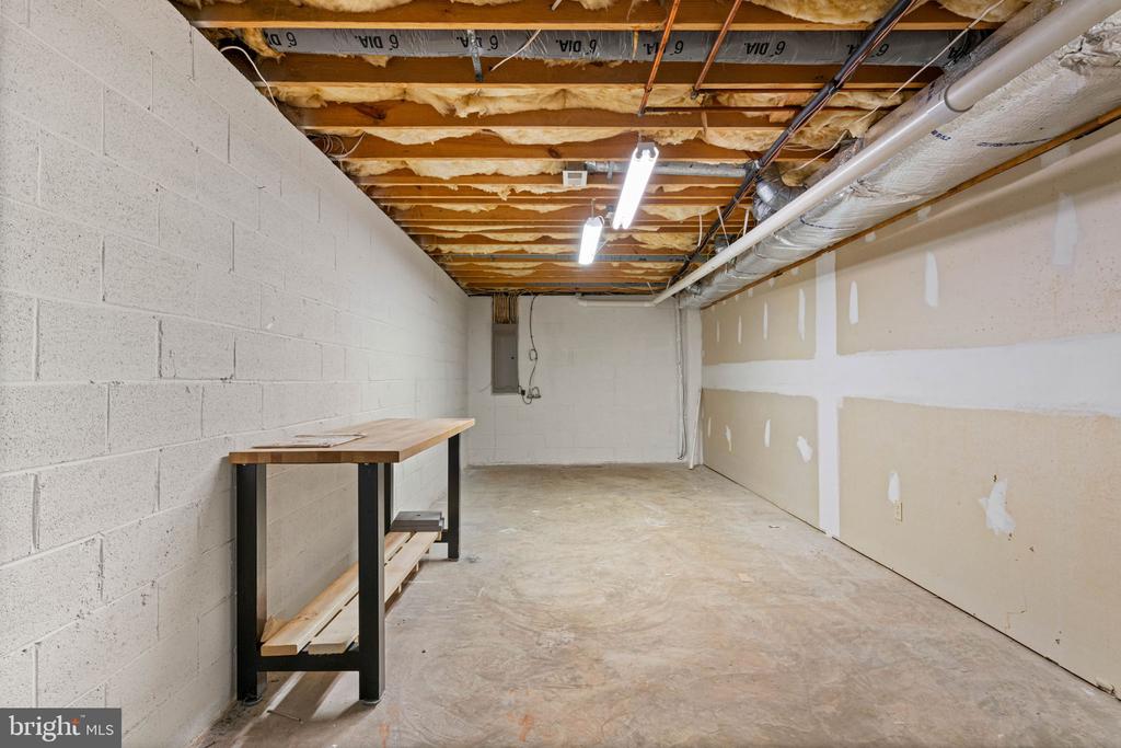 103 INDIAN HILLS RD, LOCUST GROVE, Virginia 22508, 5 Bedrooms Bedrooms, ,3 BathroomsBathrooms,Residential,103 INDIAN HILLS RD,VAOR2013908 MLS # VAOR2013908