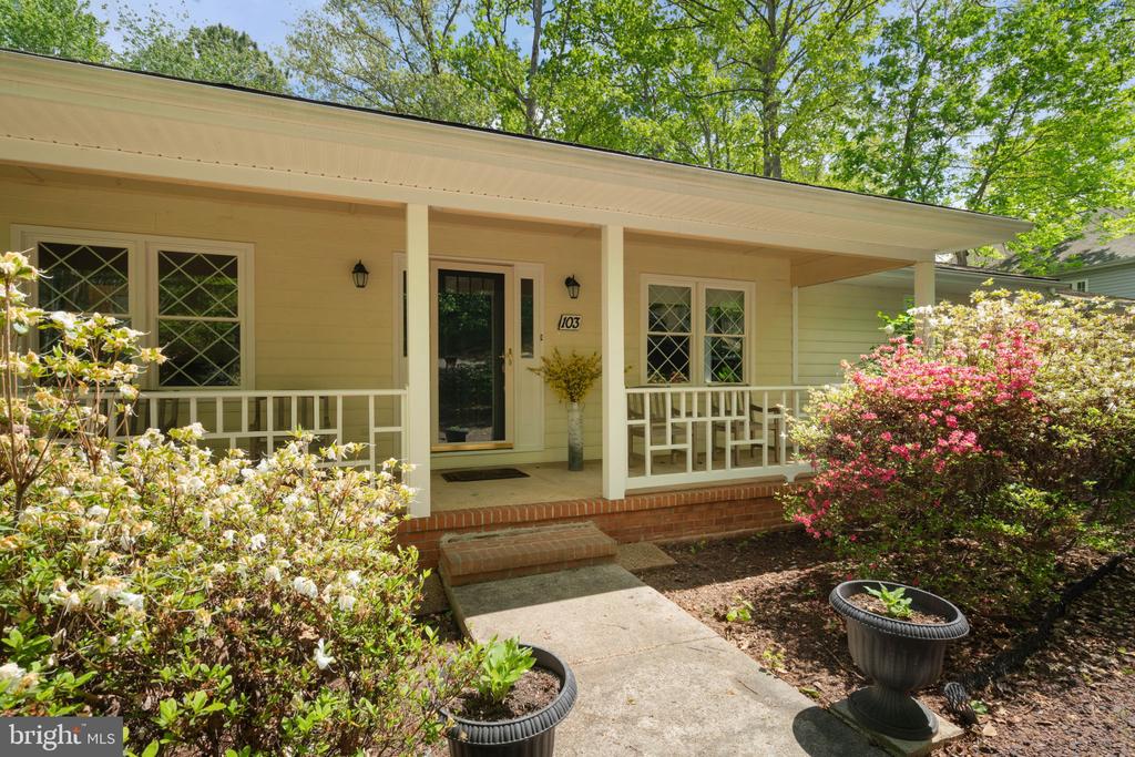 103 INDIAN HILLS RD, LOCUST GROVE, Virginia 22508, 5 Bedrooms Bedrooms, ,3 BathroomsBathrooms,Residential,103 INDIAN HILLS RD,VAOR2013908 MLS # VAOR2013908