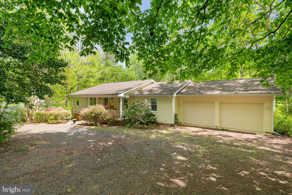 103 INDIAN HILLS RD, LOCUST GROVE, Virginia 22508, 5 Bedrooms Bedrooms, ,3 BathroomsBathrooms,Residential,103 INDIAN HILLS RD,VAOR2013908 MLS # VAOR2013908