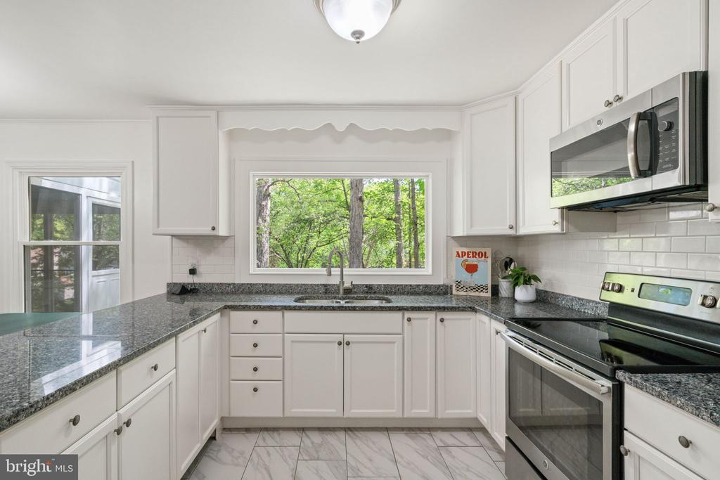 103 INDIAN HILLS RD, LOCUST GROVE, Virginia 22508, 5 Bedrooms Bedrooms, ,3 BathroomsBathrooms,Residential,103 INDIAN HILLS RD,VAOR2013908 MLS # VAOR2013908