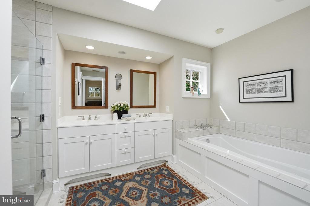 4722 S COWPASTURE LN S, HUME, Virginia 22639, 4 Bedrooms Bedrooms, ,4 BathroomsBathrooms,Residential,4722 S COWPASTURE LN S,VAFQ2021614 MLS # VAFQ2021614