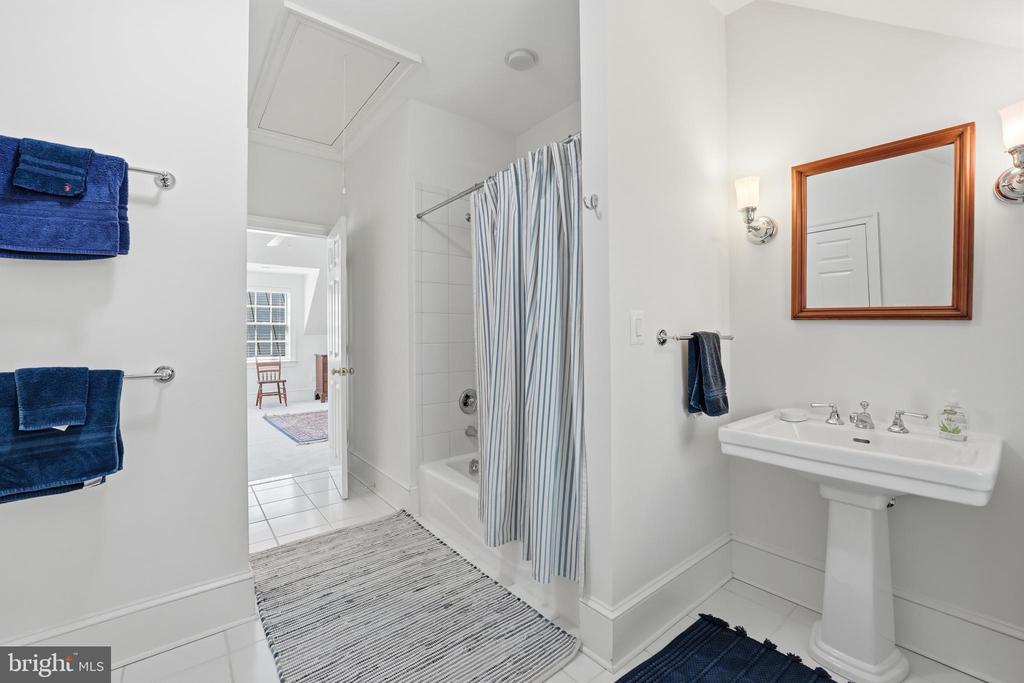 4722 S COWPASTURE LN S, HUME, Virginia 22639, 4 Bedrooms Bedrooms, ,4 BathroomsBathrooms,Residential,4722 S COWPASTURE LN S,VAFQ2021614 MLS # VAFQ2021614