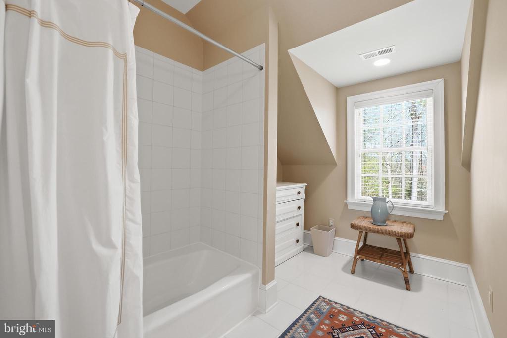 4722 S COWPASTURE LN S, HUME, Virginia 22639, 4 Bedrooms Bedrooms, ,4 BathroomsBathrooms,Residential,4722 S COWPASTURE LN S,VAFQ2021614 MLS # VAFQ2021614