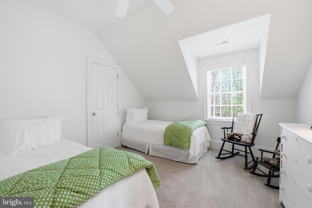 4722 S COWPASTURE LN S, HUME, Virginia 22639, 4 Bedrooms Bedrooms, ,4 BathroomsBathrooms,Residential,4722 S COWPASTURE LN S,VAFQ2021614 MLS # VAFQ2021614