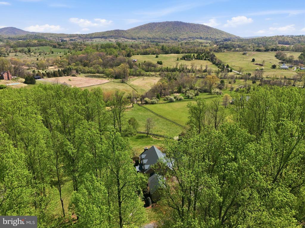 4722 S COWPASTURE LN S, HUME, Virginia 22639, 4 Bedrooms Bedrooms, ,4 BathroomsBathrooms,Residential,4722 S COWPASTURE LN S,VAFQ2021614 MLS # VAFQ2021614