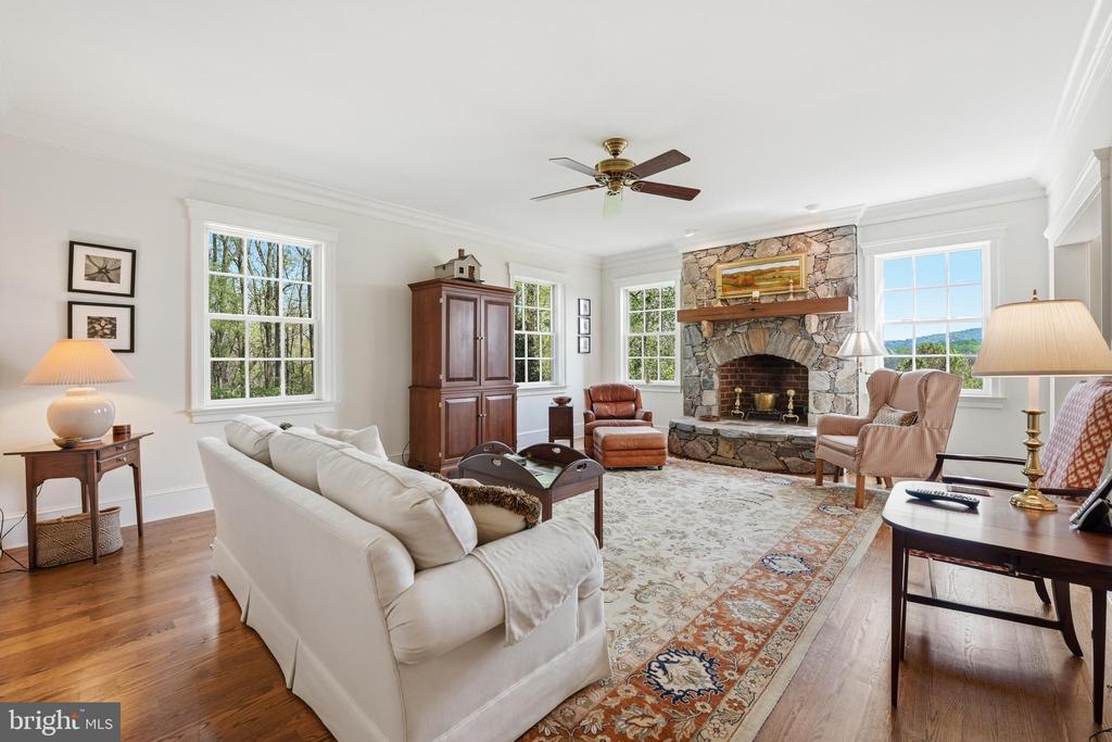 4722 S COWPASTURE LN S, HUME, Virginia 22639, 4 Bedrooms Bedrooms, ,4 BathroomsBathrooms,Residential,4722 S COWPASTURE LN S,VAFQ2021614 MLS # VAFQ2021614