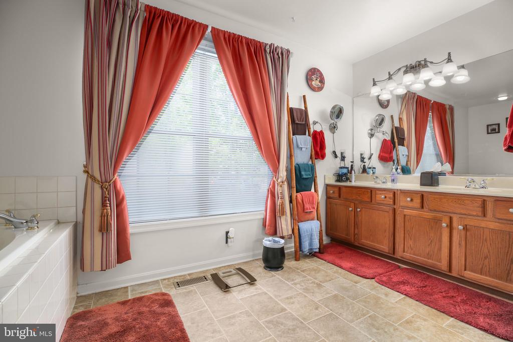 11011 NAPLES CT, FREDERICKSBURG, Virginia 22407, 4 Bedrooms Bedrooms, ,3 BathroomsBathrooms,Residential,11011 NAPLES CT,VASP2041306 MLS # VASP2041306