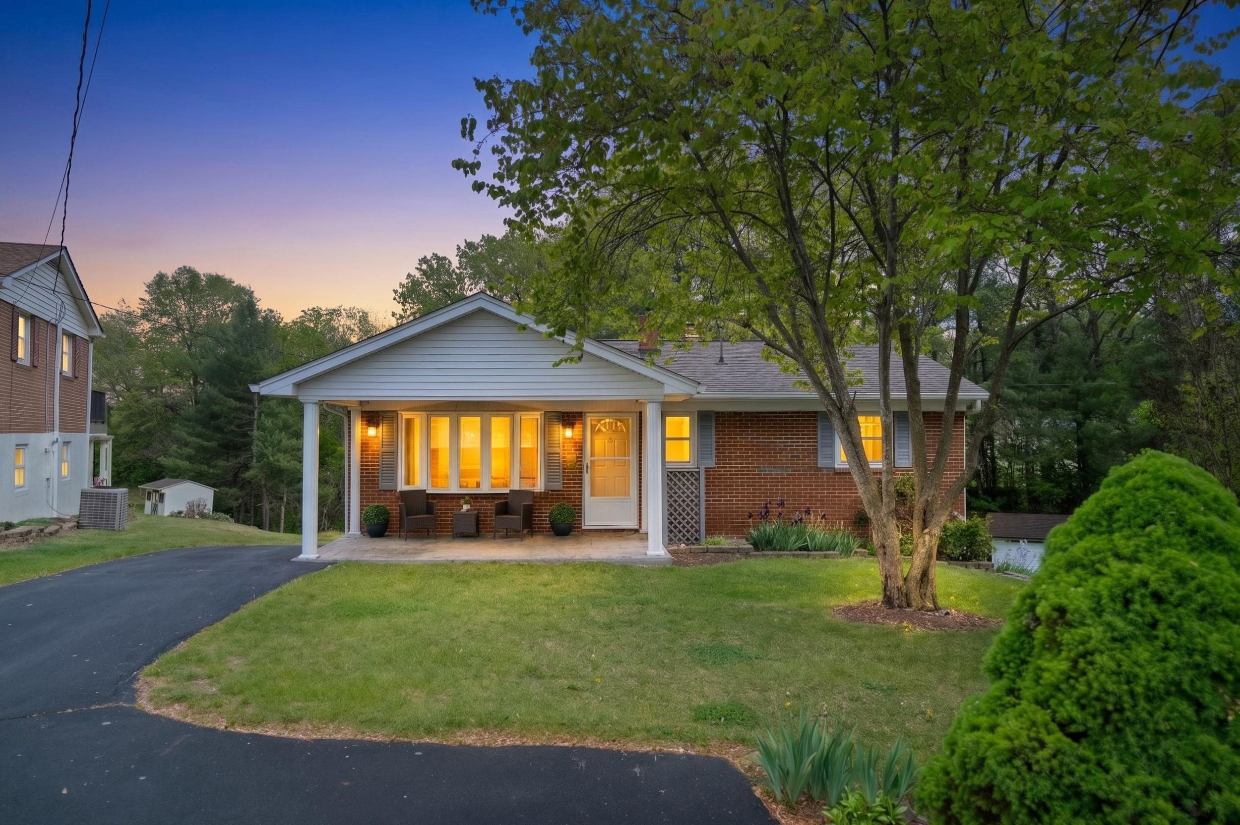 35 HILLSIDE DR, VERONA, Virginia 24482, 3 Bedrooms Bedrooms, ,2 BathroomsBathrooms,Residential,35 HILLSIDE DR,676316 MLS # 676316