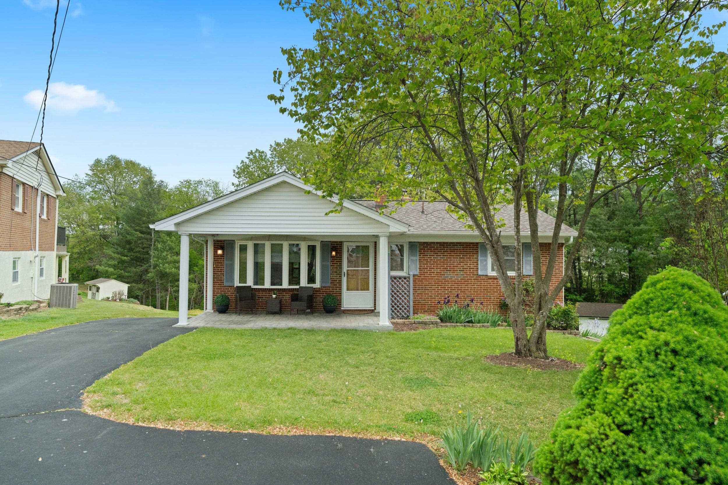 35 HILLSIDE DR, VERONA, Virginia 24482, 3 Bedrooms Bedrooms, ,2 BathroomsBathrooms,Residential,35 HILLSIDE DR,676316 MLS # 676316