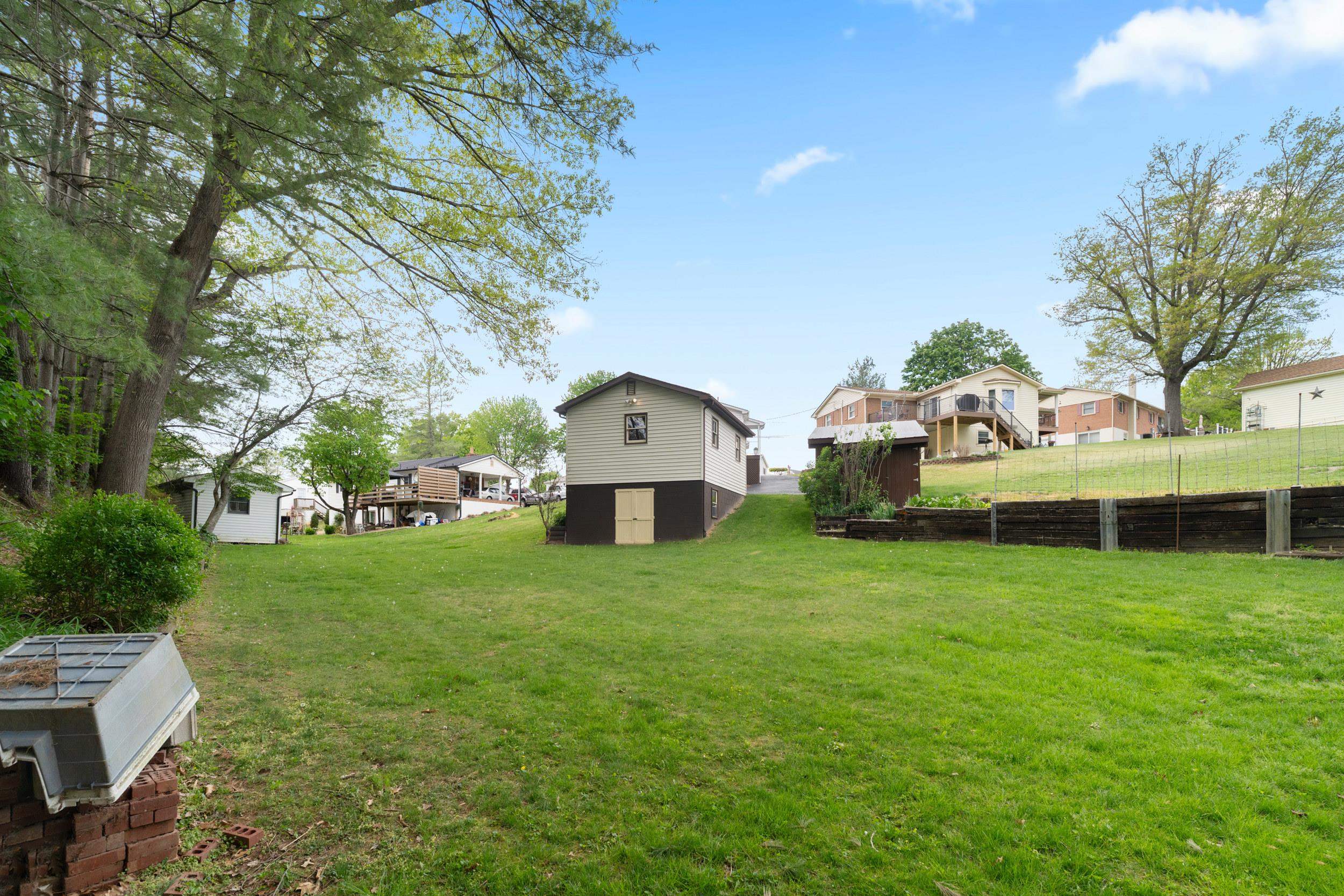 35 HILLSIDE DR, VERONA, Virginia 24482, 3 Bedrooms Bedrooms, ,2 BathroomsBathrooms,Residential,35 HILLSIDE DR,676316 MLS # 676316