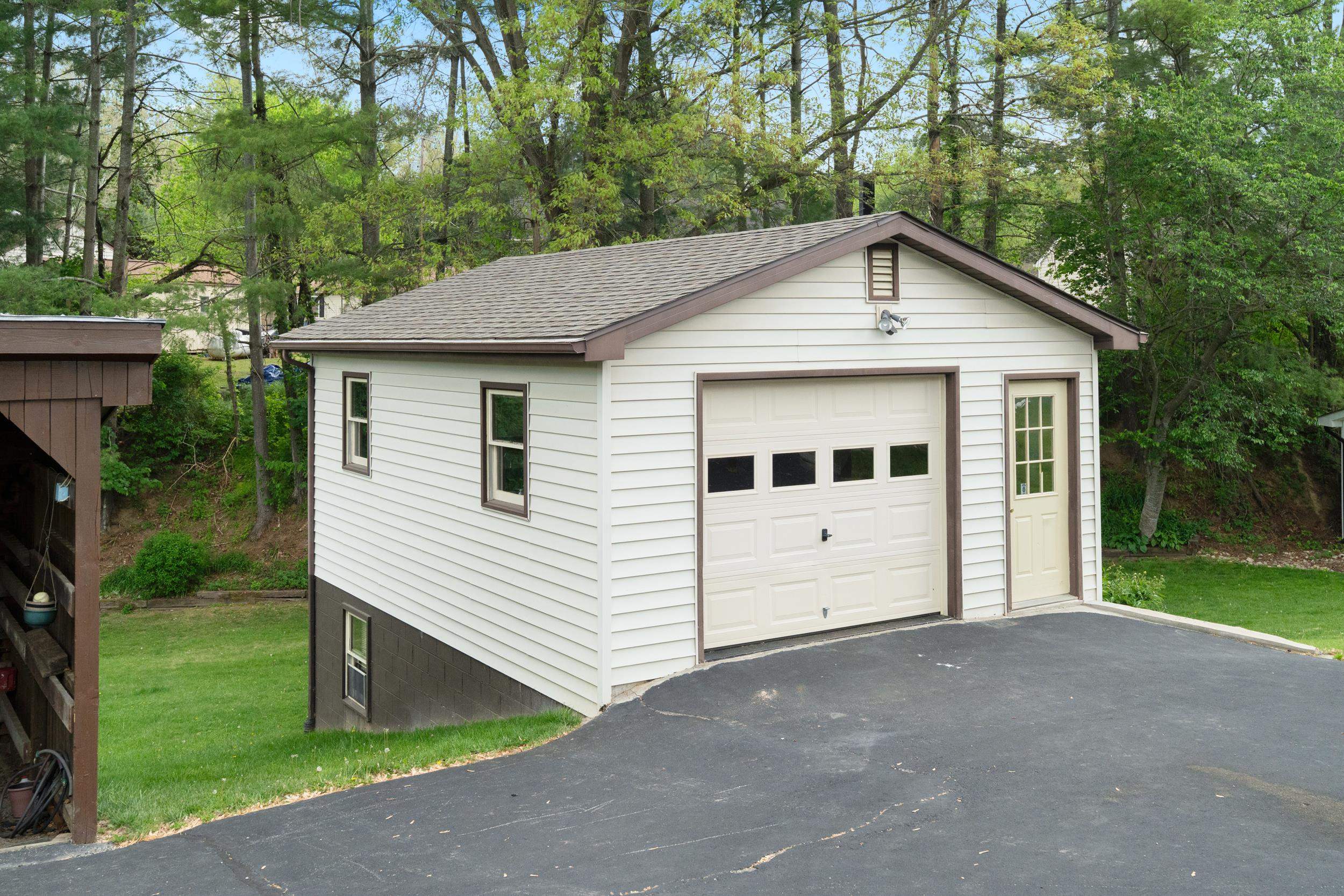 35 HILLSIDE DR, VERONA, Virginia 24482, 3 Bedrooms Bedrooms, ,2 BathroomsBathrooms,Residential,35 HILLSIDE DR,676316 MLS # 676316