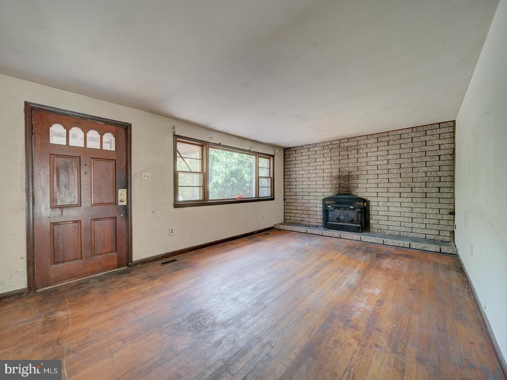 13682 BLACKWELLS MILL RD, GOLDVEIN, Virginia 22720, 3 Bedrooms Bedrooms, ,1 BathroomBathrooms,Residential,13682 BLACKWELLS MILL RD,VAFQ2021718 MLS # VAFQ2021718