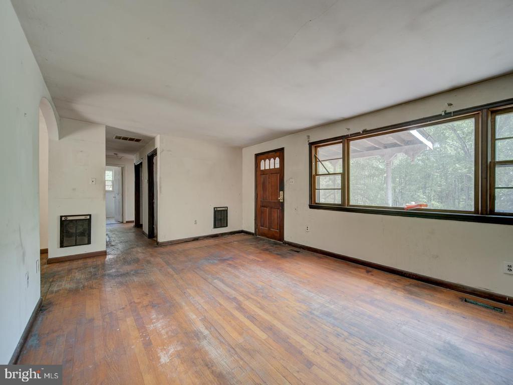 13682 BLACKWELLS MILL RD, GOLDVEIN, Virginia 22720, 3 Bedrooms Bedrooms, ,1 BathroomBathrooms,Residential,13682 BLACKWELLS MILL RD,VAFQ2021718 MLS # VAFQ2021718