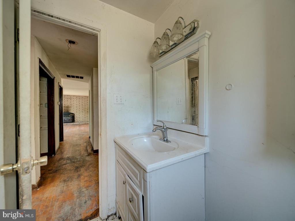 13682 BLACKWELLS MILL RD, GOLDVEIN, Virginia 22720, 3 Bedrooms Bedrooms, ,1 BathroomBathrooms,Residential,13682 BLACKWELLS MILL RD,VAFQ2021718 MLS # VAFQ2021718