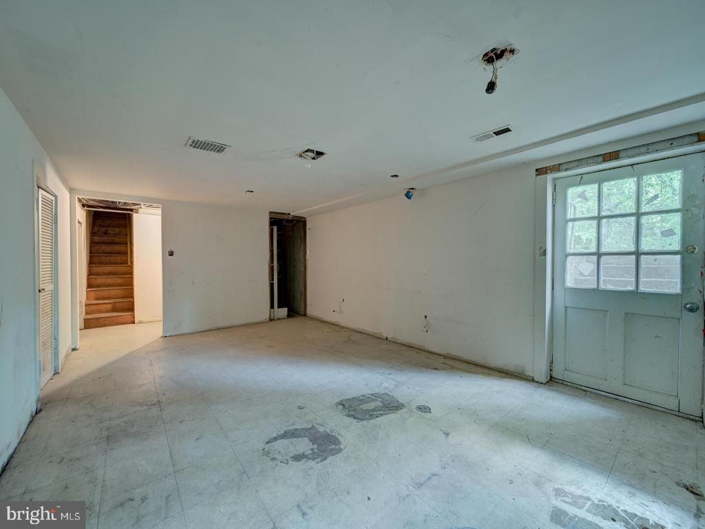 13682 BLACKWELLS MILL RD, GOLDVEIN, Virginia 22720, 3 Bedrooms Bedrooms, ,1 BathroomBathrooms,Residential,13682 BLACKWELLS MILL RD,VAFQ2021718 MLS # VAFQ2021718