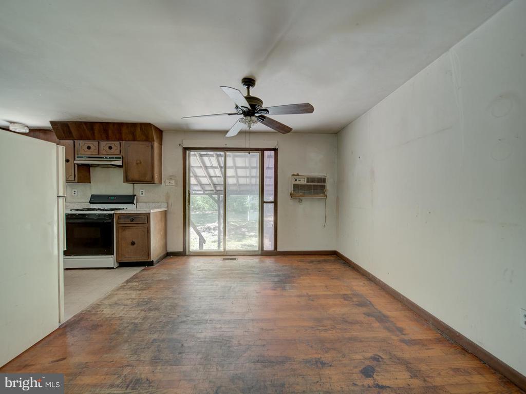 13682 BLACKWELLS MILL RD, GOLDVEIN, Virginia 22720, 3 Bedrooms Bedrooms, ,1 BathroomBathrooms,Residential,13682 BLACKWELLS MILL RD,VAFQ2021718 MLS # VAFQ2021718