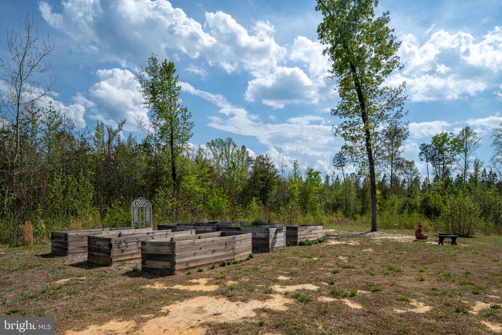 564 EQUESTRIAN LANDING TRL, BUMPASS, Virginia 23024, 4 Bedrooms Bedrooms, ,2 BathroomsBathrooms,Residential,564 EQUESTRIAN LANDING TRL,VALA2009748 MLS # VALA2009748