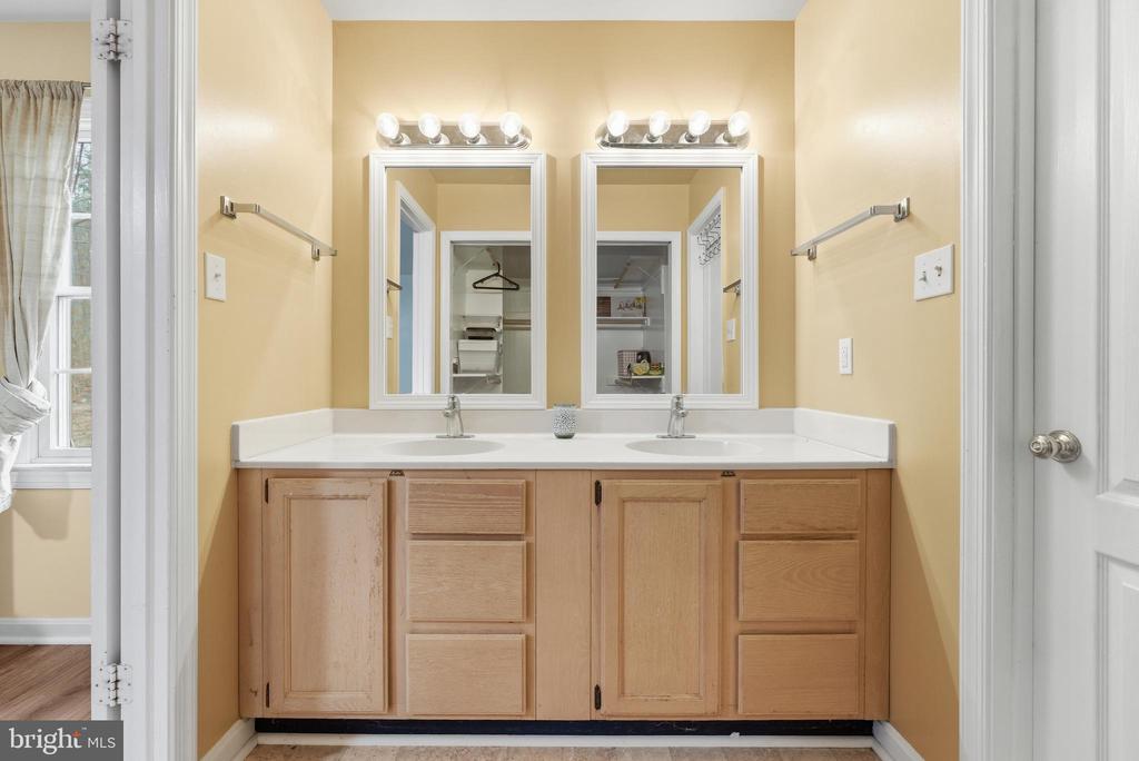 3608 N RED OAK LN, DELAPLANE, Virginia 20144, 4 Bedrooms Bedrooms, ,4 BathroomsBathrooms,Residential,3608 N RED OAK LN,VAFQ2021324 MLS # VAFQ2021324