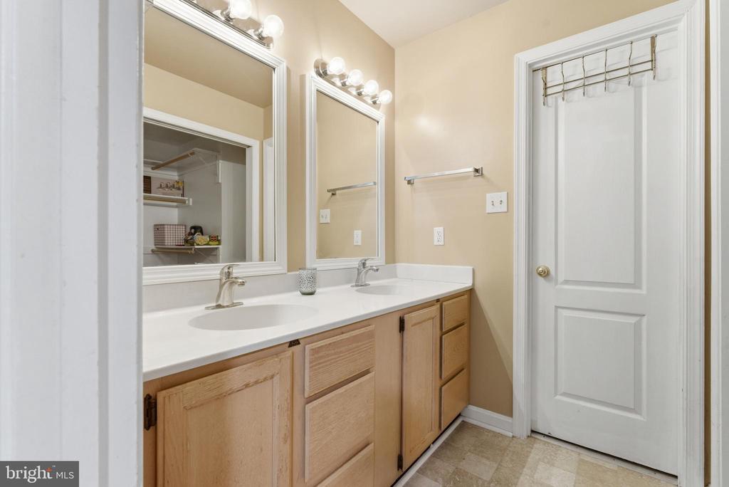 3608 N RED OAK LN, DELAPLANE, Virginia 20144, 4 Bedrooms Bedrooms, ,4 BathroomsBathrooms,Residential,3608 N RED OAK LN,VAFQ2021324 MLS # VAFQ2021324