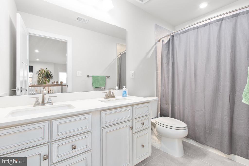 12301 FAWN LAKE PKWY, SPOTSYLVANIA, Virginia 22551, 5 Bedrooms Bedrooms, ,4 BathroomsBathrooms,Residential,12301 FAWN LAKE PKWY,VASP2041292 MLS # VASP2041292