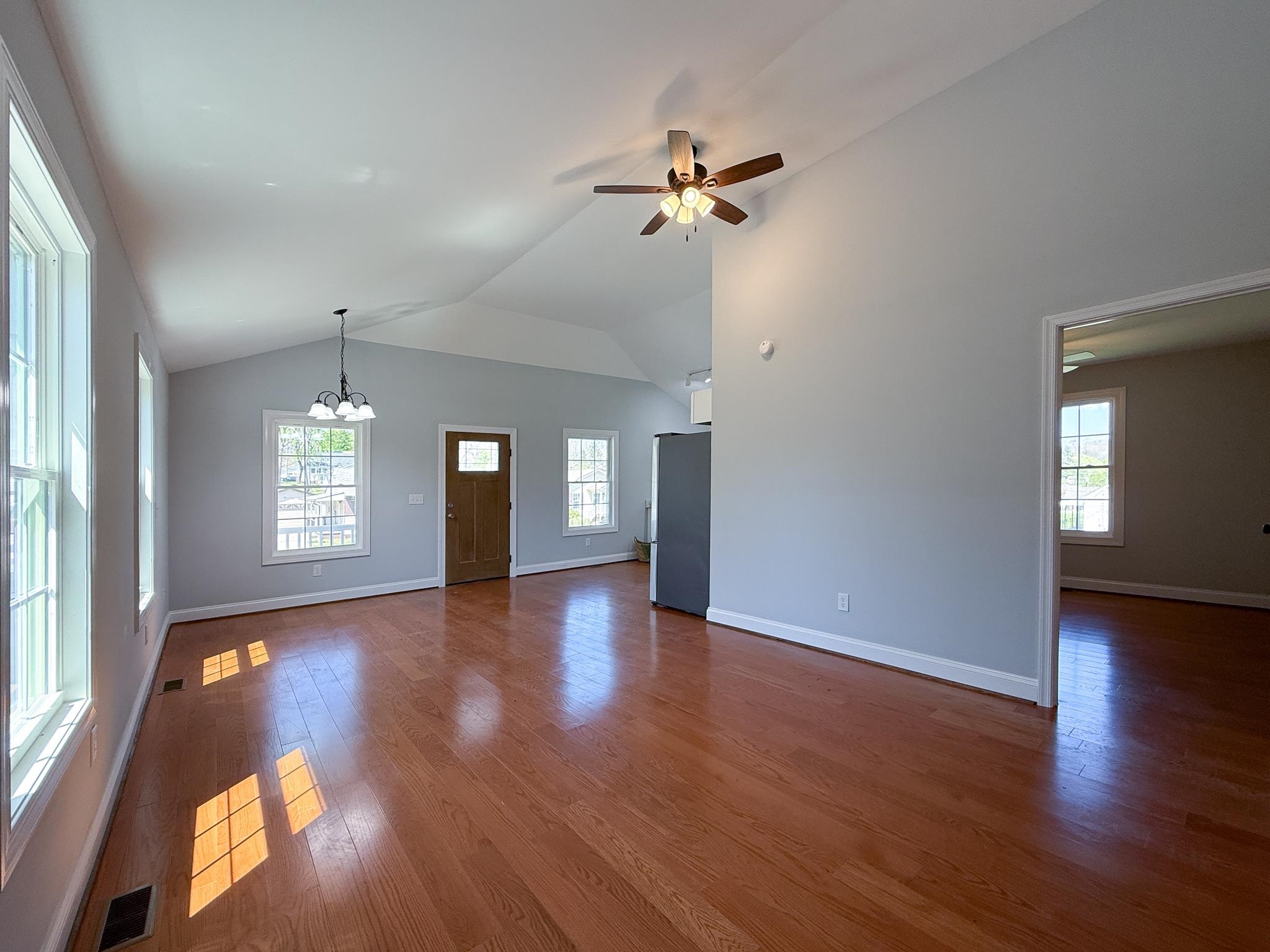 515 GRUBERT AVE, STAUNTON, Virginia 24401, 3 Bedrooms Bedrooms, ,2 BathroomsBathrooms,Residential,515 GRUBERT AVE,675619 MLS # 675619