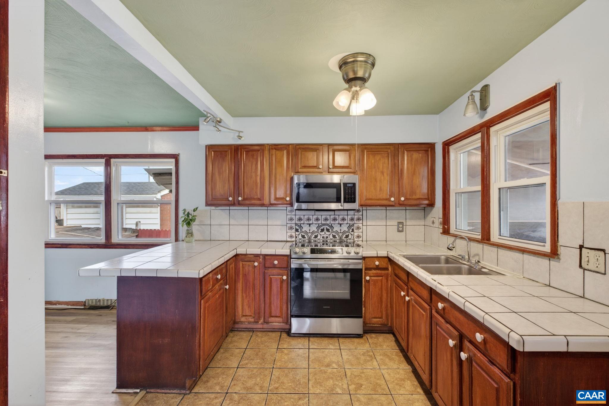 619 BROAD ST, HARRISONBURG, Virginia 22802, 3 Bedrooms Bedrooms, ,3 BathroomsBathrooms,Residential,619 BROAD ST,676331 MLS # 676331