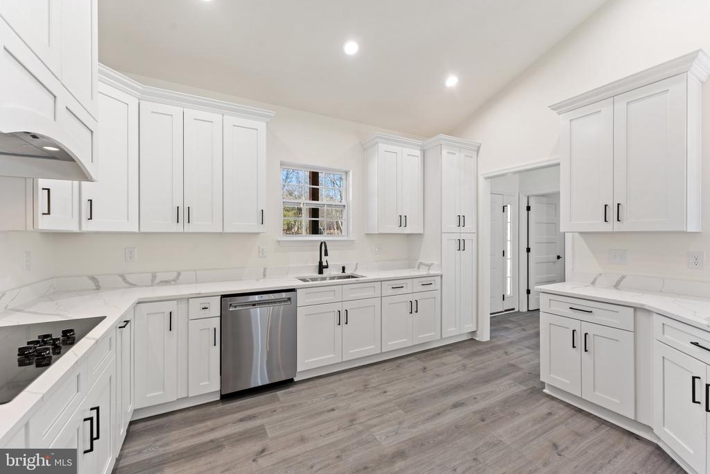 6581 VALLEY DR, WARRENTON, Virginia 20187, 4 Bedrooms Bedrooms, ,2 BathroomsBathrooms,Residential,6581 VALLEY DR,VAFQ2019714 MLS # VAFQ2019714