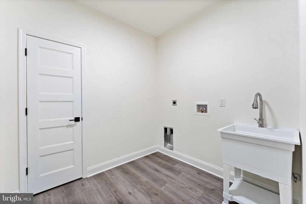 6581 VALLEY DR, WARRENTON, Virginia 20187, 4 Bedrooms Bedrooms, ,2 BathroomsBathrooms,Residential,6581 VALLEY DR,VAFQ2019714 MLS # VAFQ2019714