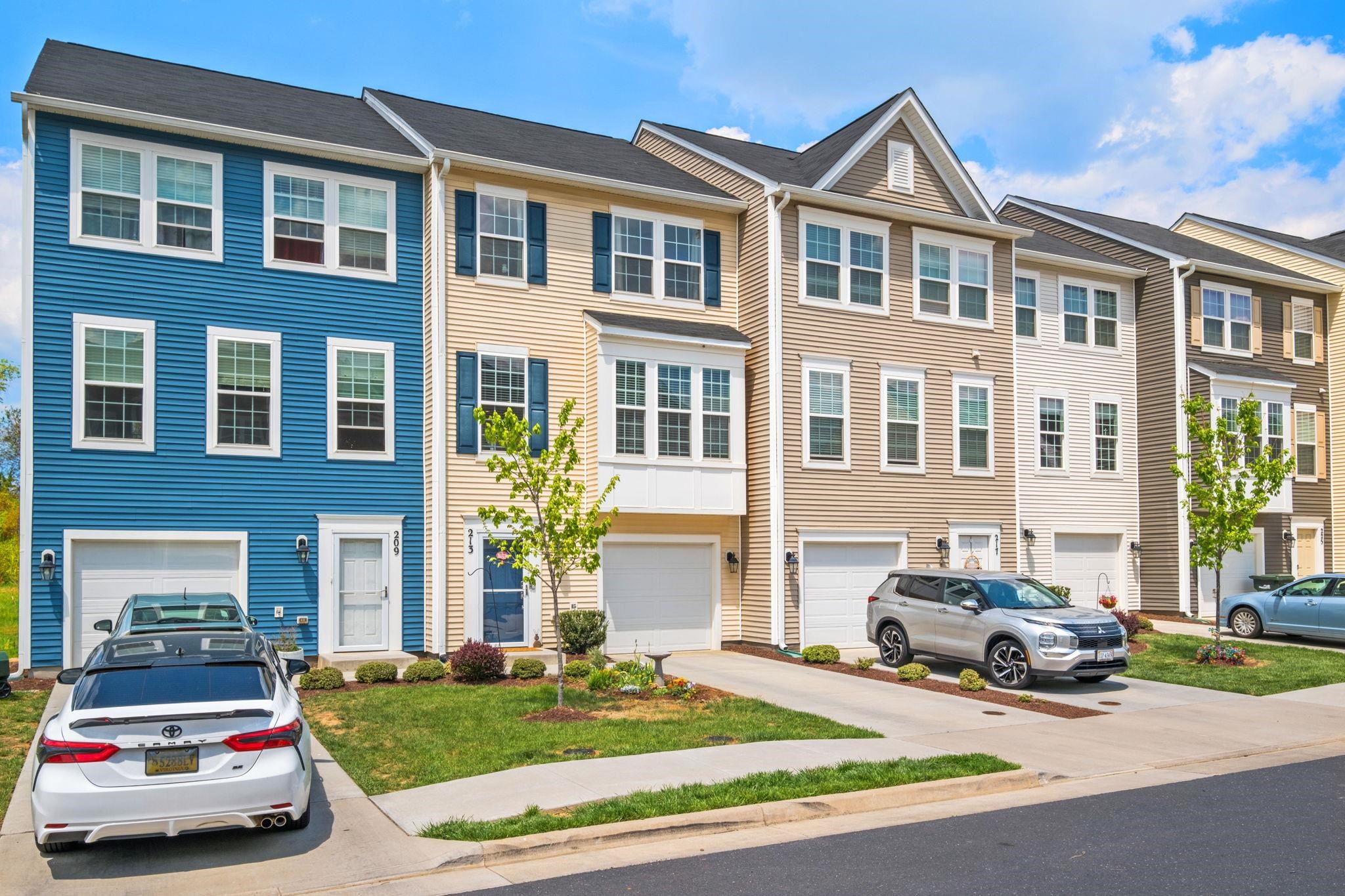 213 WILLOWSHIRE CT, WAYNESBORO, Virginia 22980, 3 Bedrooms Bedrooms, ,2 BathroomsBathrooms,Residential,213 WILLOWSHIRE CT,676339 MLS # 676339