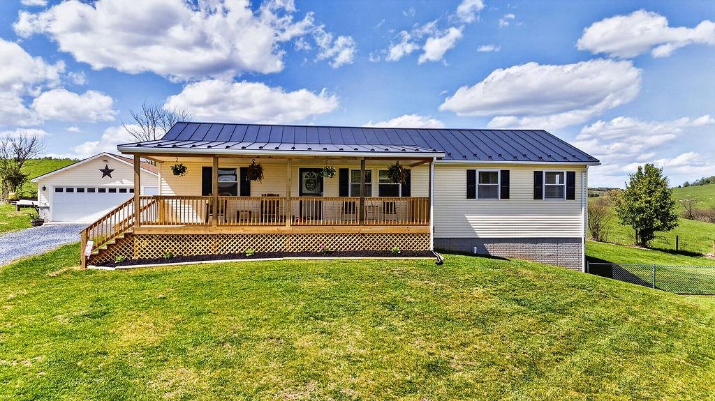 2099 MOUNTAIN VALLEY RD, KEEZLETOWN, Virginia 22832, 4 Bedrooms Bedrooms, ,2 BathroomsBathrooms,Residential,2099 MOUNTAIN VALLEY RD,676347 MLS # 676347