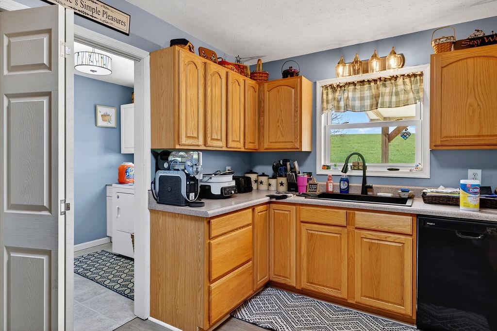 2099 MOUNTAIN VALLEY RD, KEEZLETOWN, Virginia 22832, 4 Bedrooms Bedrooms, ,2 BathroomsBathrooms,Residential,2099 MOUNTAIN VALLEY RD,676347 MLS # 676347