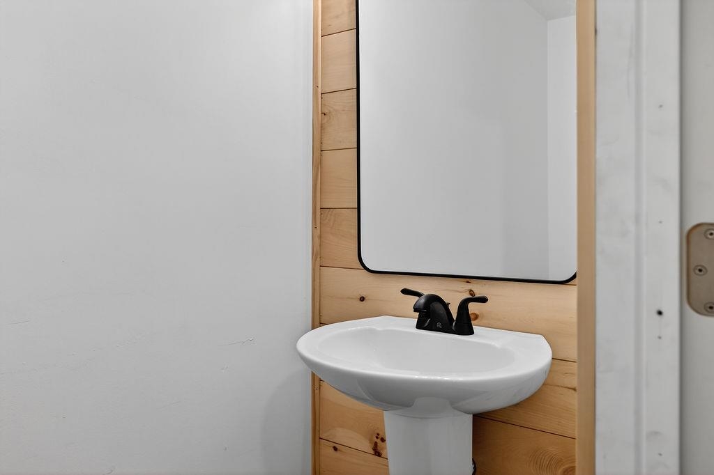 2099 MOUNTAIN VALLEY RD, KEEZLETOWN, Virginia 22832, 4 Bedrooms Bedrooms, ,2 BathroomsBathrooms,Residential,2099 MOUNTAIN VALLEY RD,676347 MLS # 676347