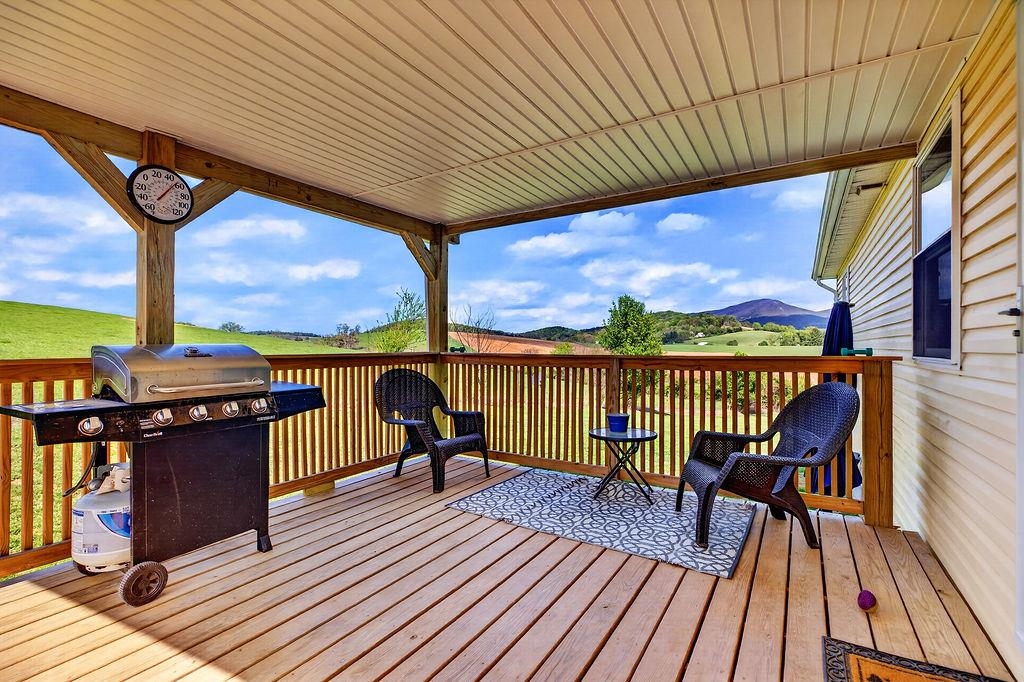 2099 MOUNTAIN VALLEY RD, KEEZLETOWN, Virginia 22832, 4 Bedrooms Bedrooms, ,2 BathroomsBathrooms,Residential,2099 MOUNTAIN VALLEY RD,676347 MLS # 676347