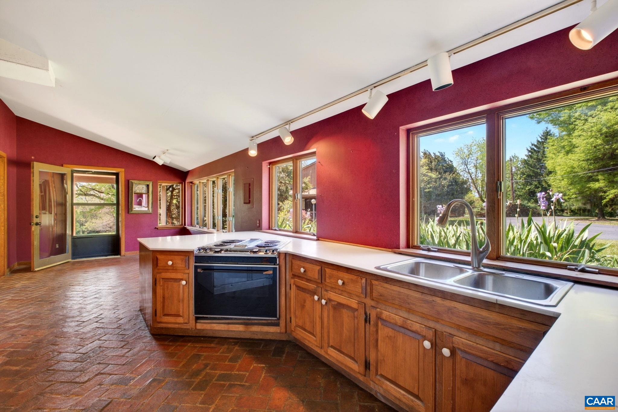 18 PROVIDENCE LN, WAYNESBORO, Virginia 22980, 3 Bedrooms Bedrooms, ,4 BathroomsBathrooms,Residential,P. Buckley Moss Estate,18 PROVIDENCE LN,676356 MLS # 676356