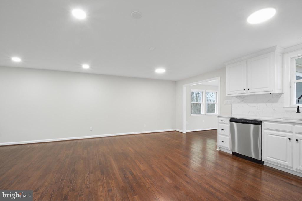 10206 BATTLEFIELD DR, SPOTSYLVANIA, Virginia 22553, 3 Bedrooms Bedrooms, ,2 BathroomsBathrooms,Residential,10206 BATTLEFIELD DR,VASP2040380 MLS # VASP2040380