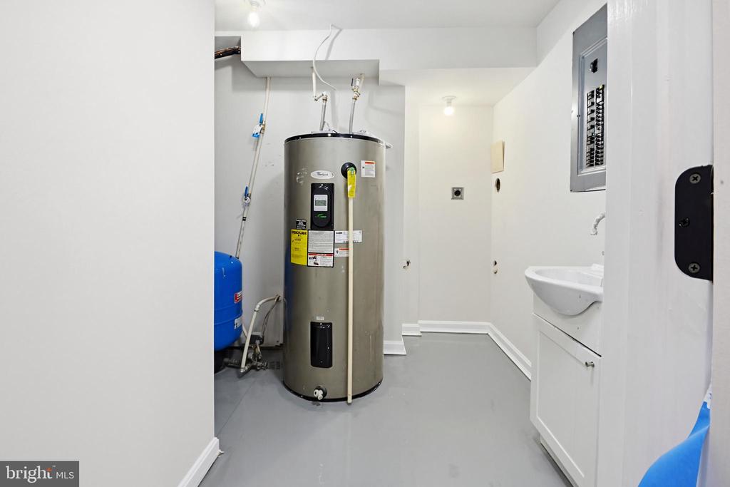 10206 BATTLEFIELD DR, SPOTSYLVANIA, Virginia 22553, 3 Bedrooms Bedrooms, ,2 BathroomsBathrooms,Residential,10206 BATTLEFIELD DR,VASP2040380 MLS # VASP2040380