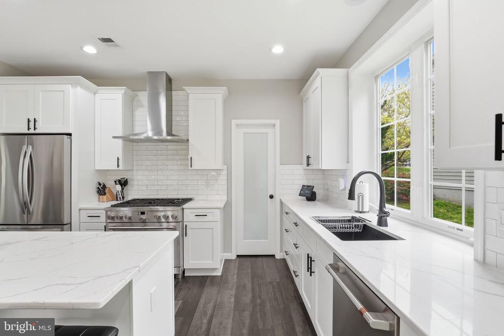 6394 CEDAR BROOK LN, WARRENTON, Virginia 20187, 5 Bedrooms Bedrooms, ,4 BathroomsBathrooms,Residential,6394 CEDAR BROOK LN,VAFQ2021706 MLS # VAFQ2021706