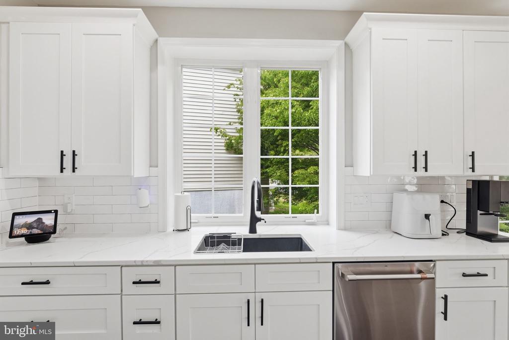 6394 CEDAR BROOK LN, WARRENTON, Virginia 20187, 5 Bedrooms Bedrooms, ,4 BathroomsBathrooms,Residential,6394 CEDAR BROOK LN,VAFQ2021706 MLS # VAFQ2021706