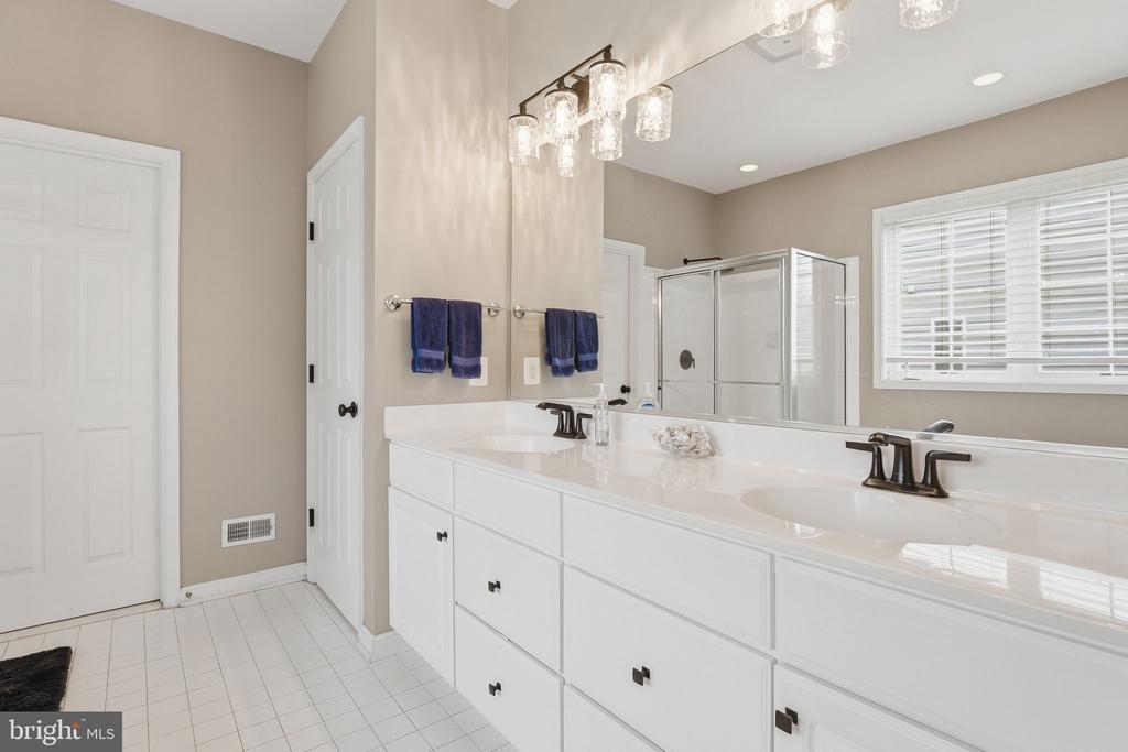 6394 CEDAR BROOK LN, WARRENTON, Virginia 20187, 5 Bedrooms Bedrooms, ,4 BathroomsBathrooms,Residential,6394 CEDAR BROOK LN,VAFQ2021706 MLS # VAFQ2021706